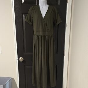 Classic Olive V-Neck Maxi Dress with Defined Waist